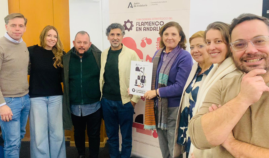 Rocío Márquez, Árcangel y Argentina, junto a otros miembros del primer panel de expertos para diseñar el Plan Estratégico del Flamenco celebrado en Huelva.